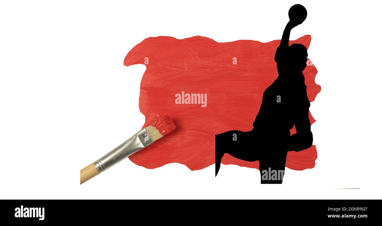 Silhouette del giocatore femminile di pallamano contro la vernice rossa macchia e pennello su sfondo bianco Foto Stock