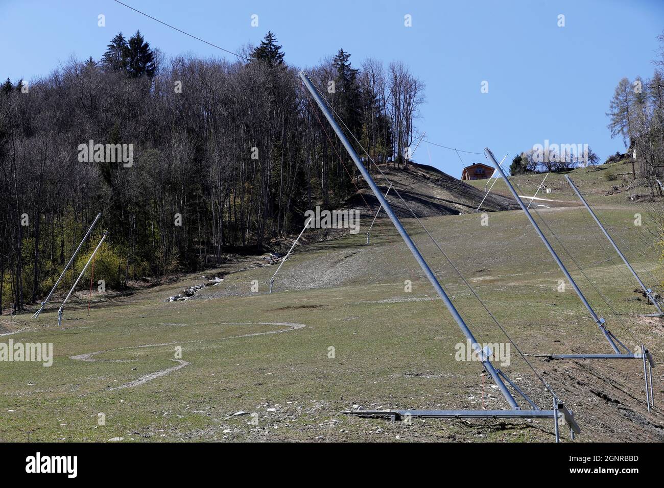 Piste da sci in estate. Cannone da neve. Les Houches. Francia. Foto Stock