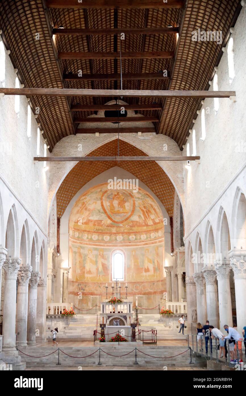 Basilica patriarcale di Aquileia. La navata centrale. Italia. Foto Stock