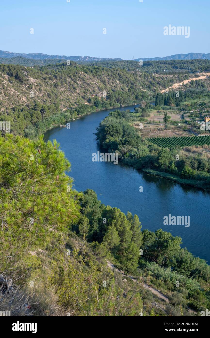 Meandro del fiume Ebro come passa attraverso Flix Ribera de Ebro Tarragona Catalogna Spagna il Meander di Flix è uno dei più spettacolari della Th Foto Stock