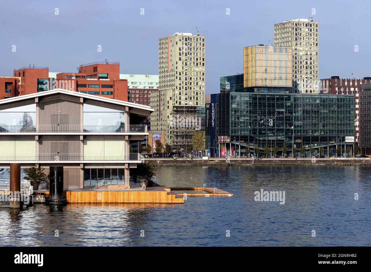 L'ufficio galleggiante Rotterdam ospita il Global Centre on Adaption Foto Stock