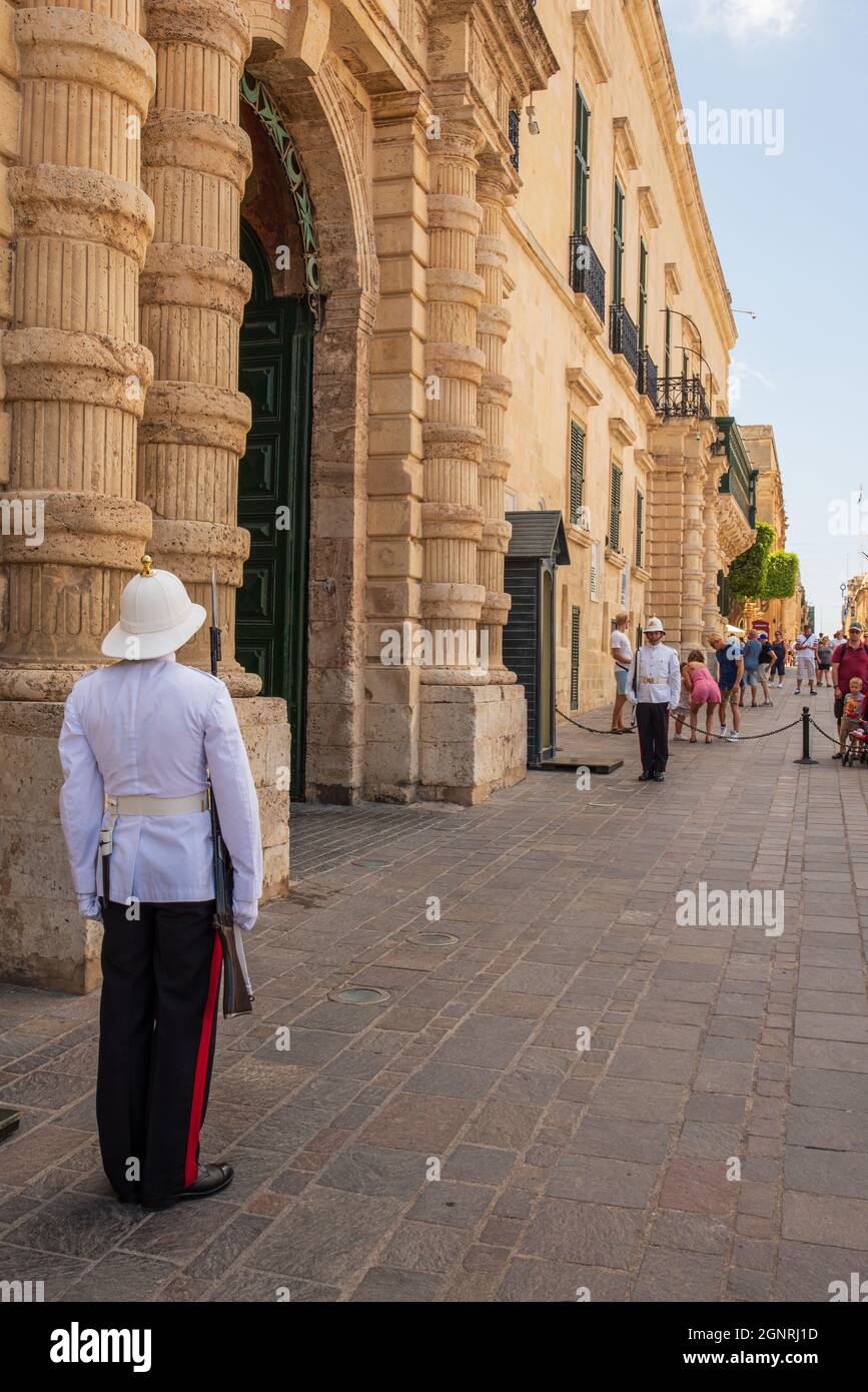 Valleta Malta Luglio 27 2017 il reggimento Malta del Re sul focus selettivo del dazio di ingresso Foto Stock