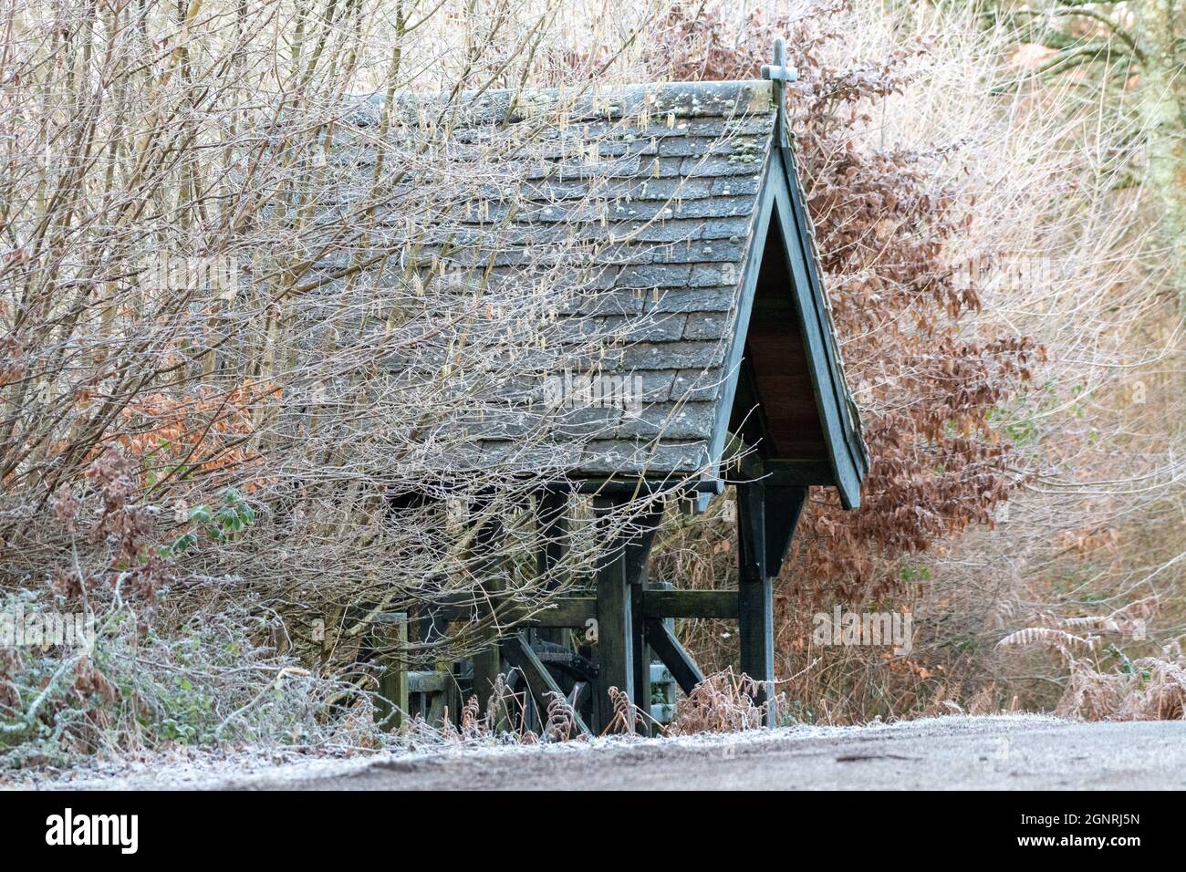 Parkend, foresta di Dean, gloucestershire Regno Unito Gennaio 30 2019 riparo rurale chiesa parrocchiale comunità avviso bordo su una fredda vicoltura gelida mattina Foto Stock