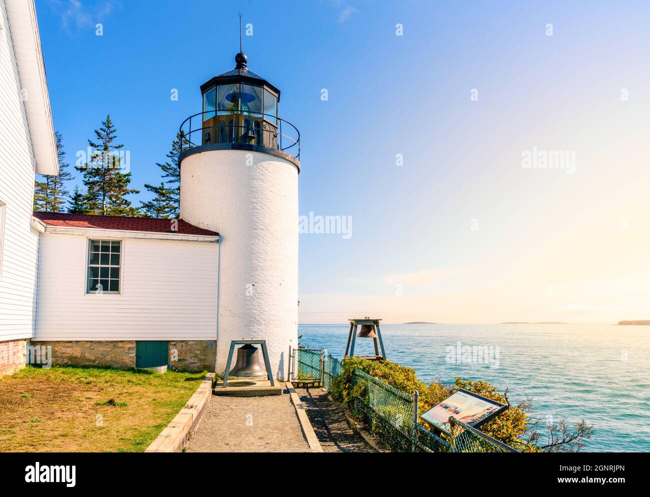 Faro di Bass Harbor Head nel Parco Nazionale di Acadia, Maine Foto Stock