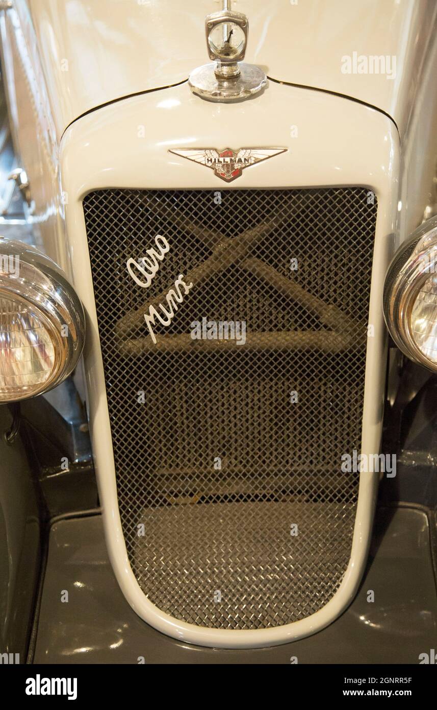 Marchio di fabbrica di auto d'epoca Hillman, Brooklands Museum, Weybridge, Surrey, Inghilterra Foto Stock
