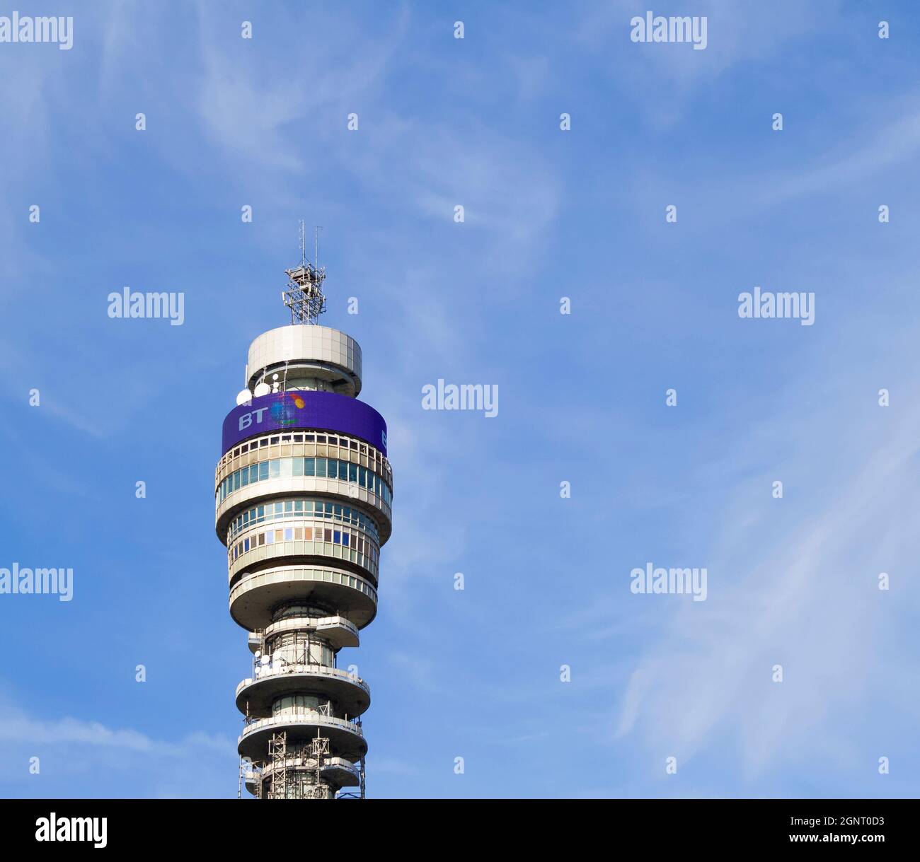 Vista della BT Tower nel centro di Londra (Inghilterra) Foto Stock