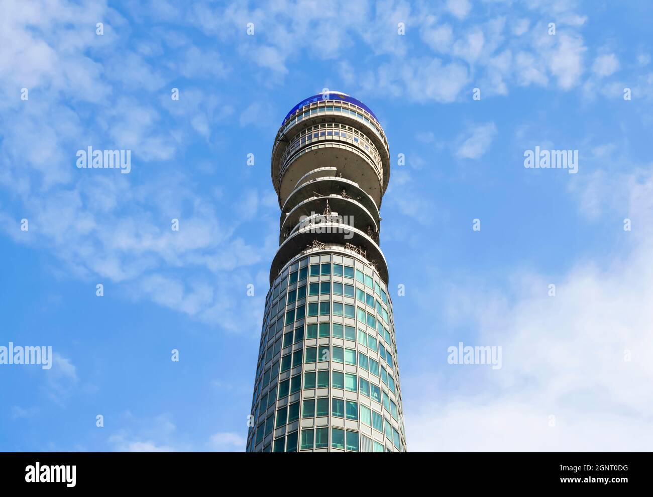Vista della BT Tower nel centro di Londra (Inghilterra) Foto Stock