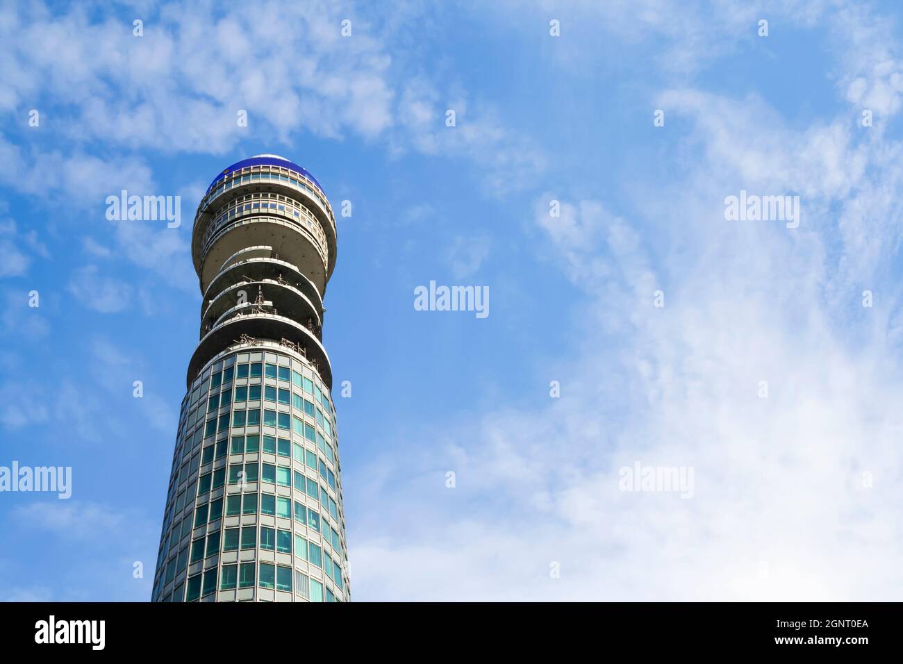 Vista della BT Tower nel centro di Londra (Inghilterra) Foto Stock