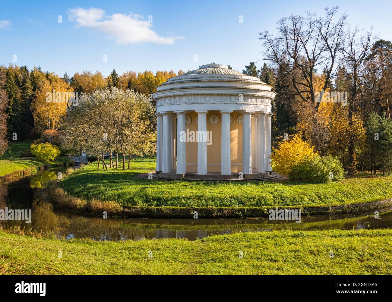 Il 'Tempio dell'amicizia' nel Parco Pavlovsk, Pavlovsk, vicino a San Pietroburgo, Russia Foto Stock