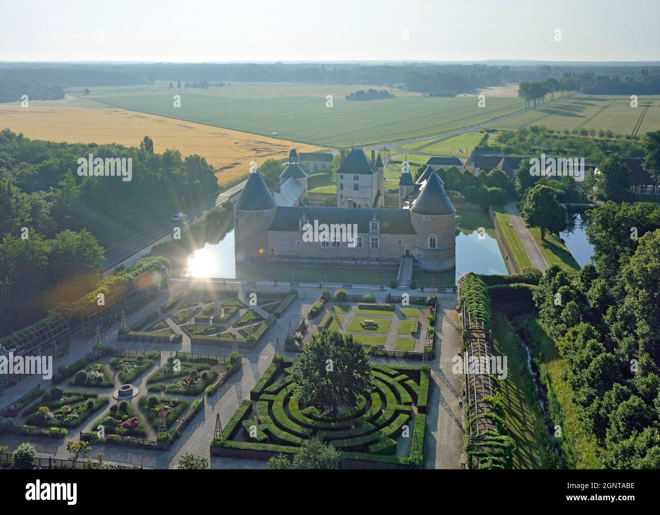 Francia, Loiret (45), Chilleurs-aux-Bois, Château de Chamerolles, propriété du département du Loiret (vue aérienne) // Francia, Loiret, Chilleurs aux bo Foto Stock