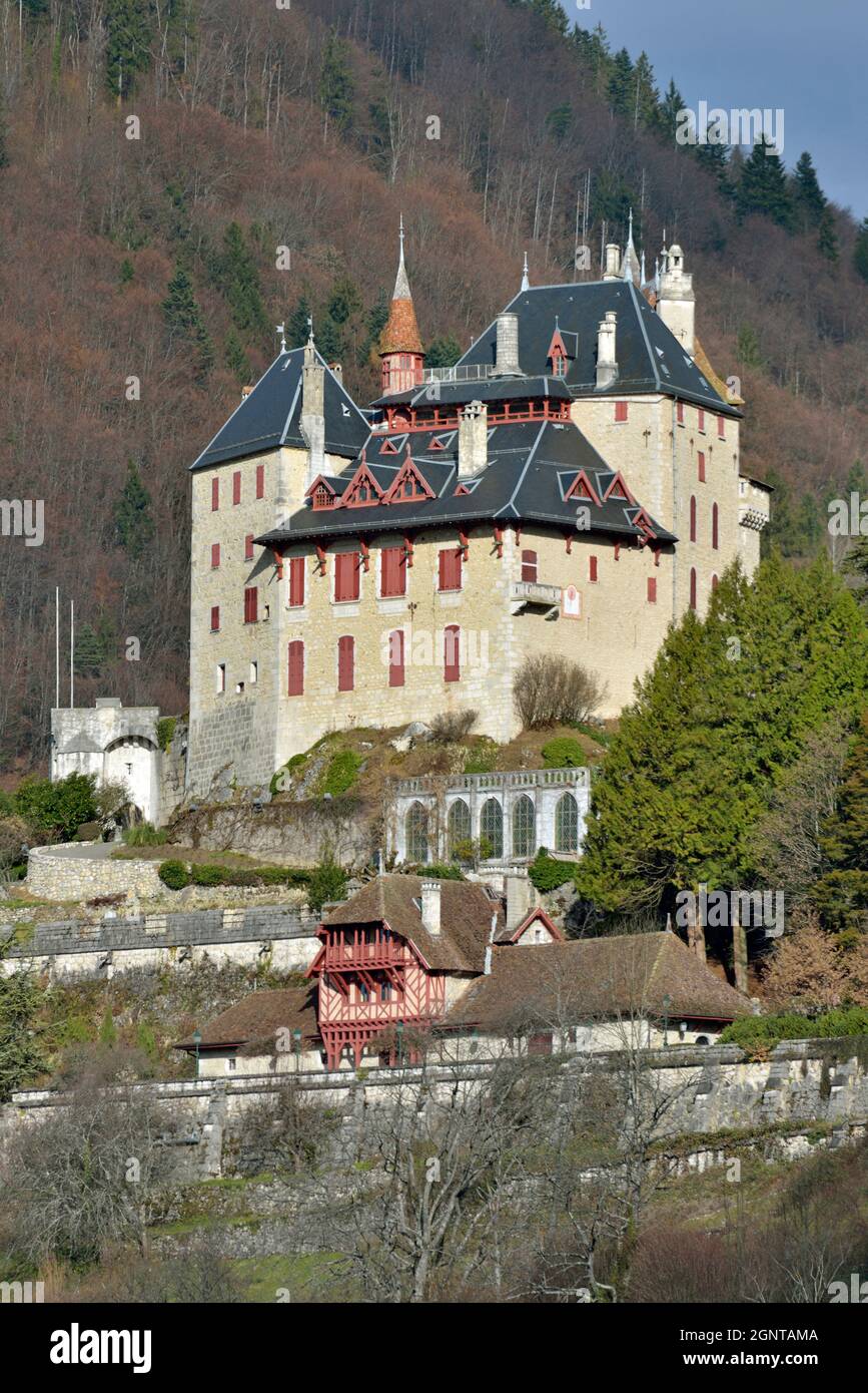 Francia, Haute Savoie (74), Menthon-Saint-Bernard, le Château au dessus du lac d'Annecy // Francia, Haute Savoie, Menthon Saint Bernard, il castello abov Foto Stock