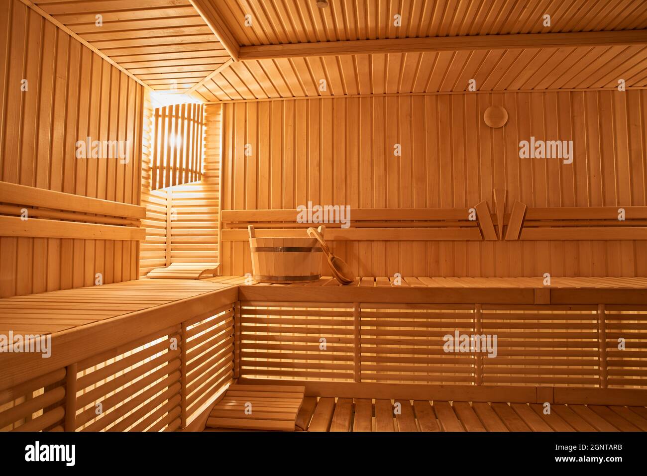 Sauna in legno, area umida, vapore, zona ricreativa Foto Stock