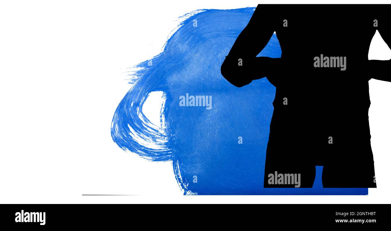 Sezione centrale della silhouette del giocatore di pallamano femminile contro i colpi di pennello blu Foto Stock