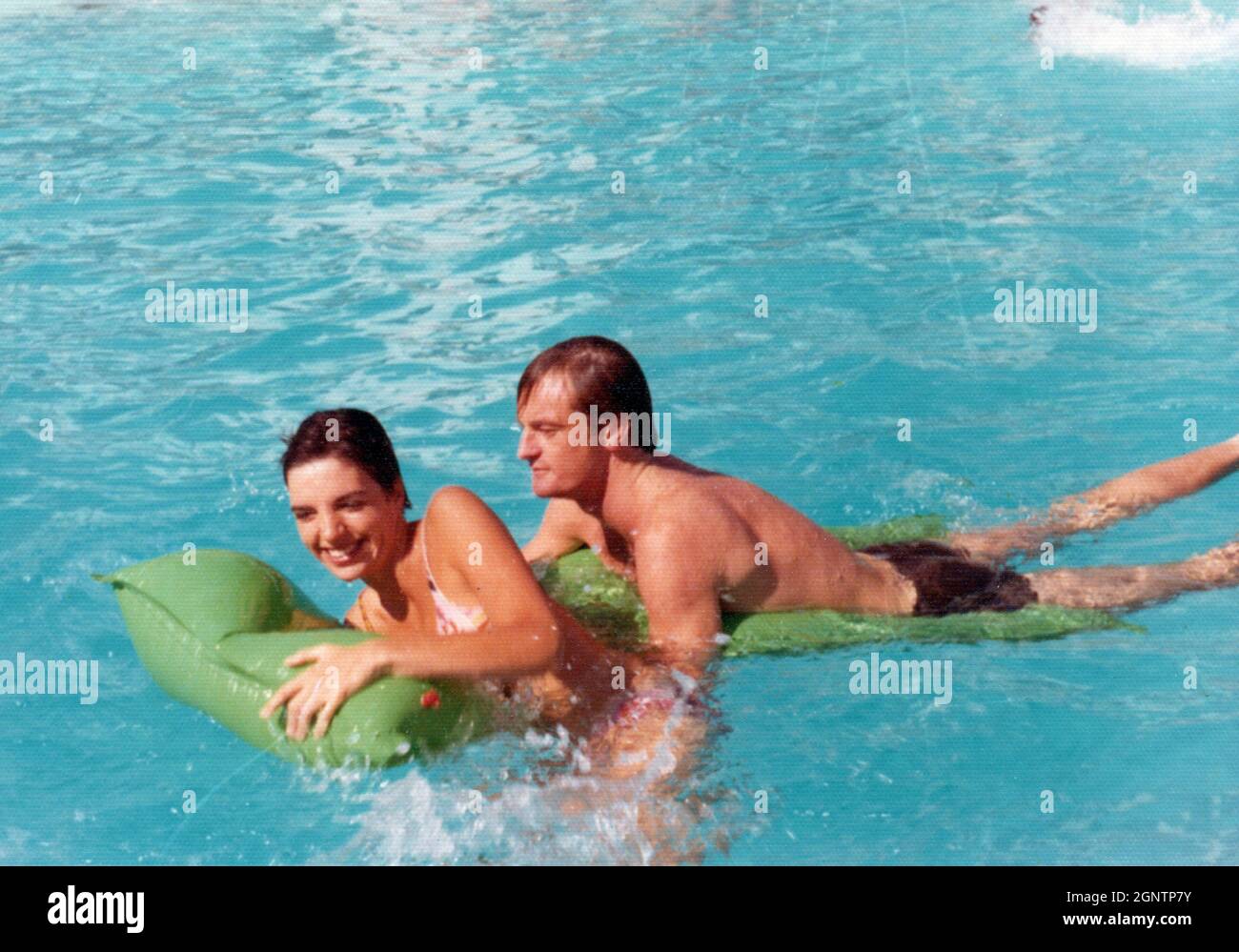 Liza Minnelli e Peter Allen raffigurato in Las Vegas Settembre 1966 . Credito: Nancy Barr Brandon/MediaPunch Foto Stock