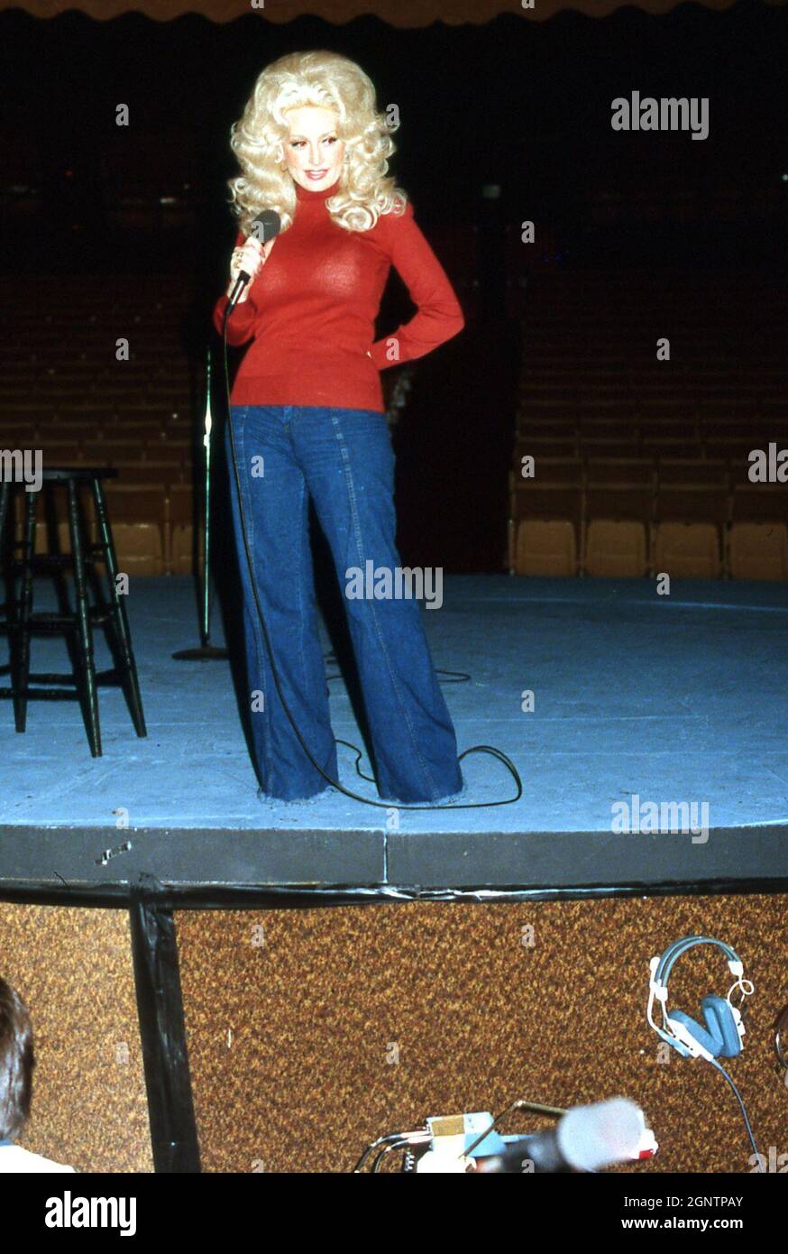 Pikesville MD circa 1977 - Dolly Parton durante il controllo sonoro in Pikesville Credit: Nancy Barr Brandon / MediaPunch Foto Stock