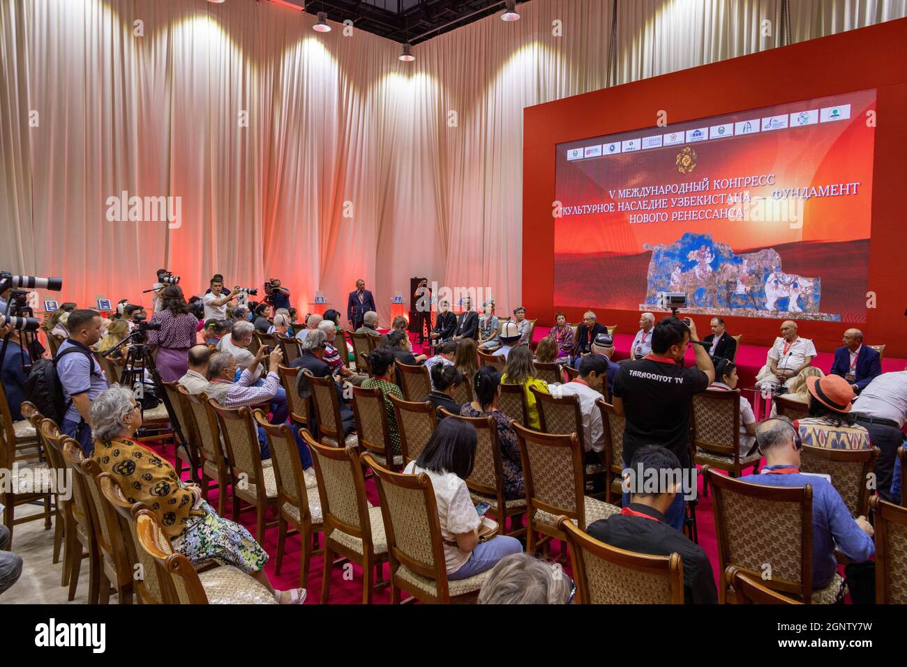 Partecipanti al V Congresso Internazionale Patrimonio Culturale dell'Uzbekistan - la Fondazione del nuovo Rinascimento, Tashkent, Uzbekistan. Foto Stock