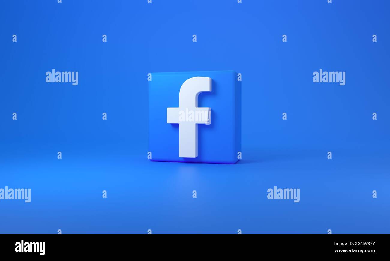 Cubo con logo Facebook su sfondo blu con spazio per il testo. Rendering 3D. Foto Stock