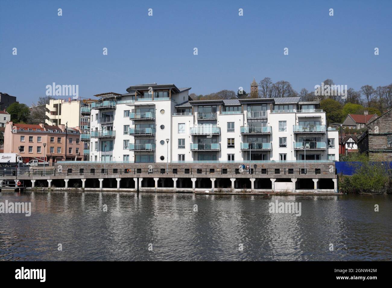 Porto di Bristol e moderno edificio sul lungomare sviluppo Inghilterra Regno Unito. Edifici residenziali con paesaggio urbano Foto Stock