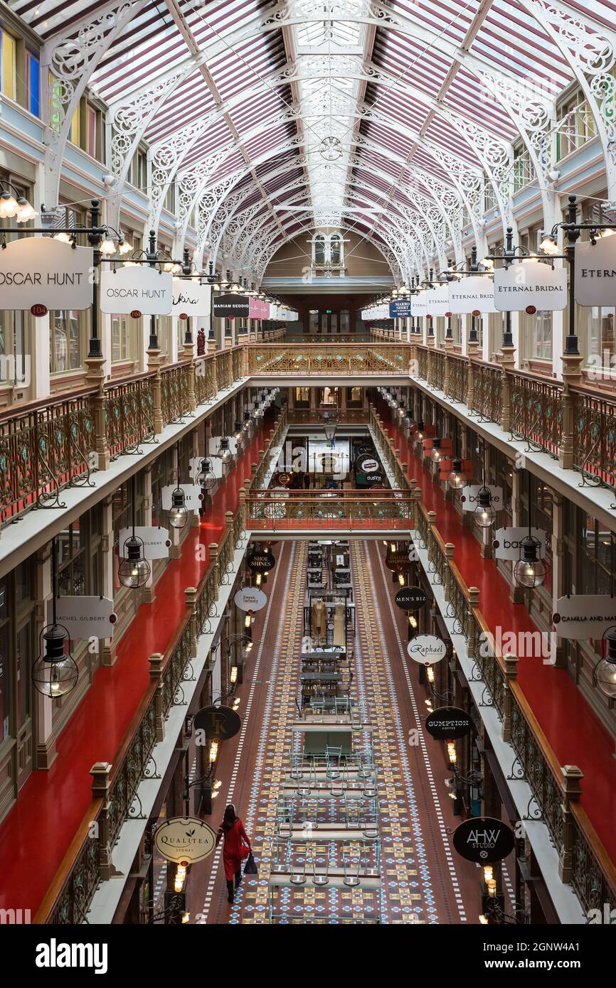 Sydney, Australia. Lunedì 27 settembre 2021. La Strand Arcade nel quartiere centrale degli affari che guarda molto deserta mentre il blocco continua a Sydney a causa del ceppo Delta del COVID-19. Oggi sono stati annunciati i dettagli per la riapertura e le restrizioni inizierebbero ad attenuarsi a partire dal 11 ottobre. Credit: Paul Lovelace/Alamy Live News Foto Stock