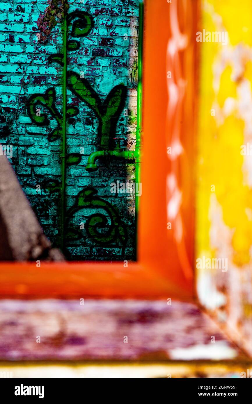 finestra artistica in luoghi perduti Foto Stock