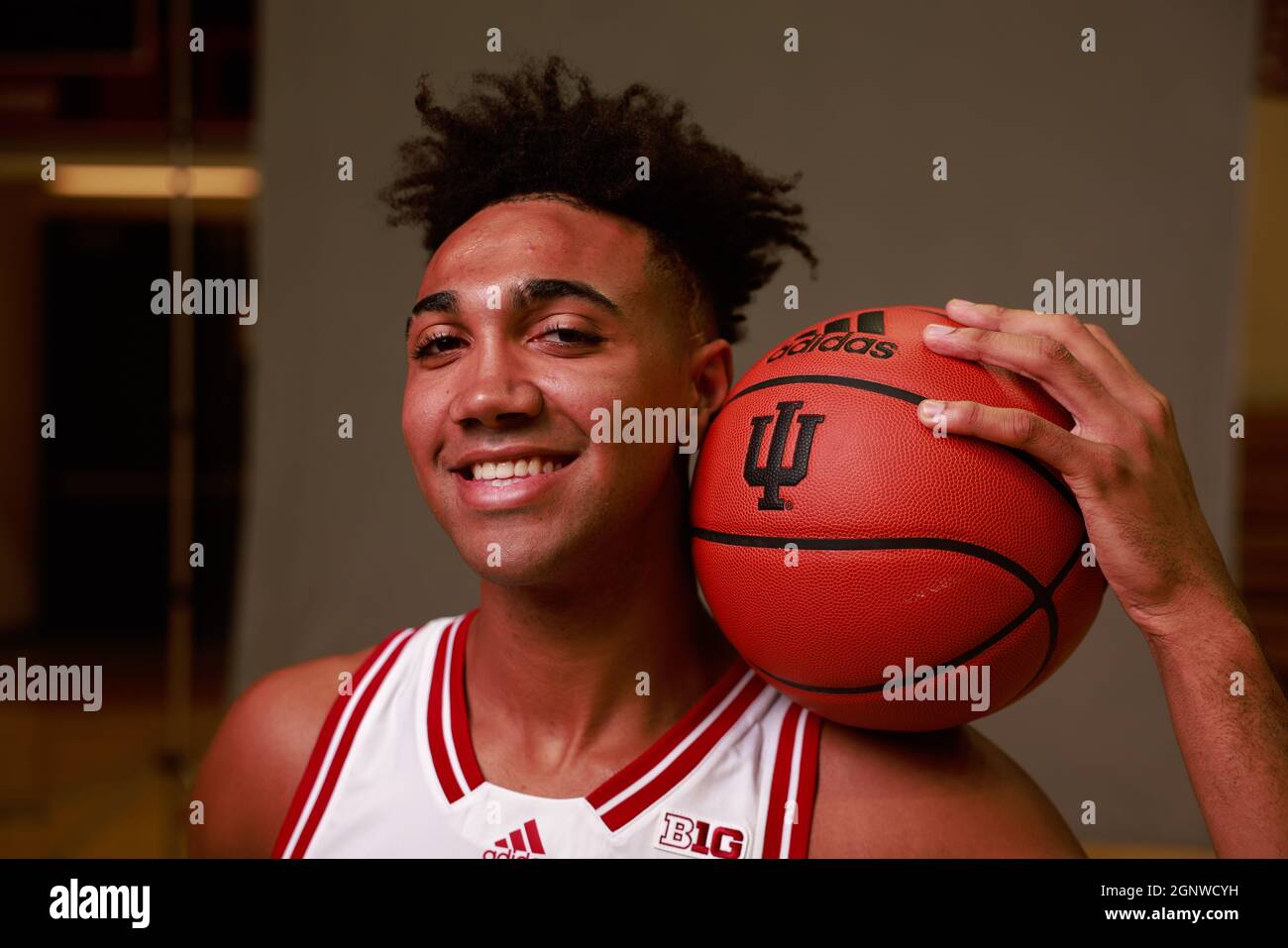 Bloomington, Stati Uniti. 27 settembre 2021. Il giocatore di pallacanestro dell'Indiana University Trayce Jackson-Davis (23) si pone per un ritratto durante la giornata mediatica della squadra alla Simon Skjodt Assembly Hall di Bloomington. (Foto di Jeremy Hogan/SOPA Images/Sipa USA) Credit: Sipa USA/Alamy Live News Foto Stock