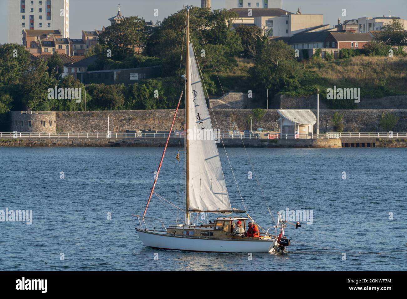 Porto di plymouth moli in barca a vela immagini e fotografie stock ad
