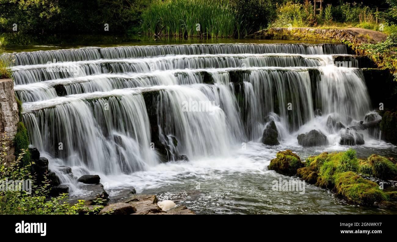 Monsal Weir, Monsal Dale, Derbyshire, Inghilterra, Regno Unito Foto Stock