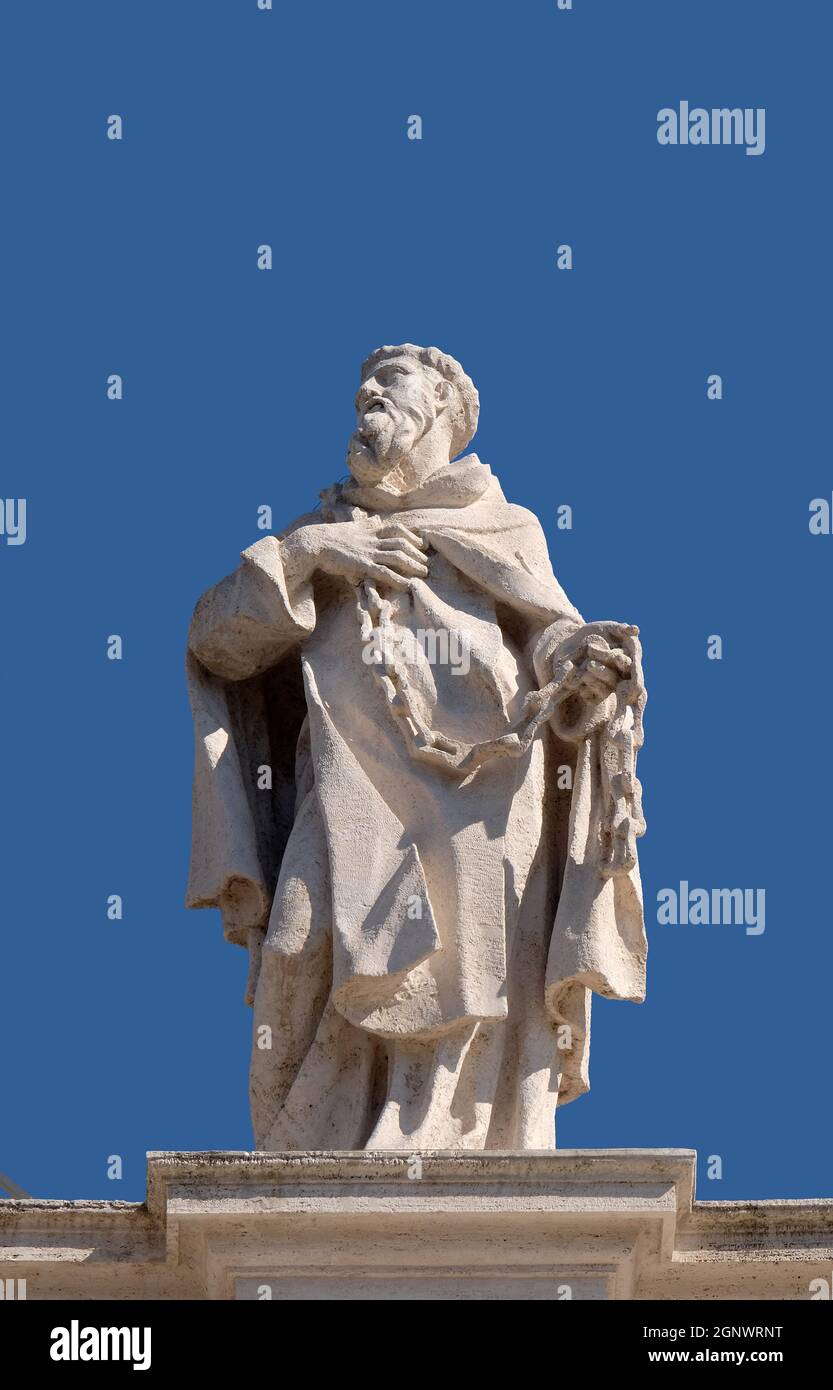 San Giovanni di Matha, frammento di colonnato della Basilica di San Pietro. Basilica Papale di San Pietro in Vaticano, Roma, Italia. Foto Stock