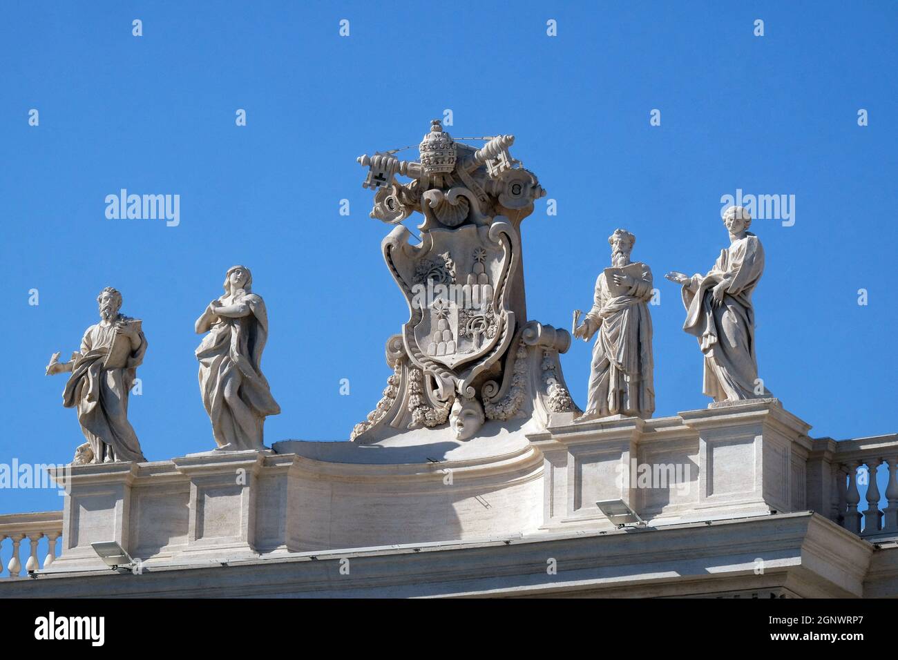 San Marco Evangelista, Maria d'Egitto, stemma Alessandro VII, Efraim e Teodosia di Tiro, frammento di colonnato della Basilica di San Pietro. Papale Bas Foto Stock