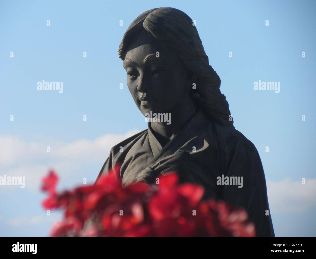 La Statua di Soyanggang Cheonyeo (Vergine) a Chuncheon, Corea del Sud- Set, 2020 : fu costruita nel 2005 per diffondere il canto del pozzo 'Soyanggang Cheonyeo' Foto Stock