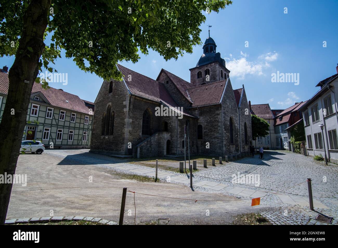La chiesa cittadina di San Sebastiano e Paolo a Koenigslutter al Elm è stata fondata nel 12 ° secolo. Foto Stock