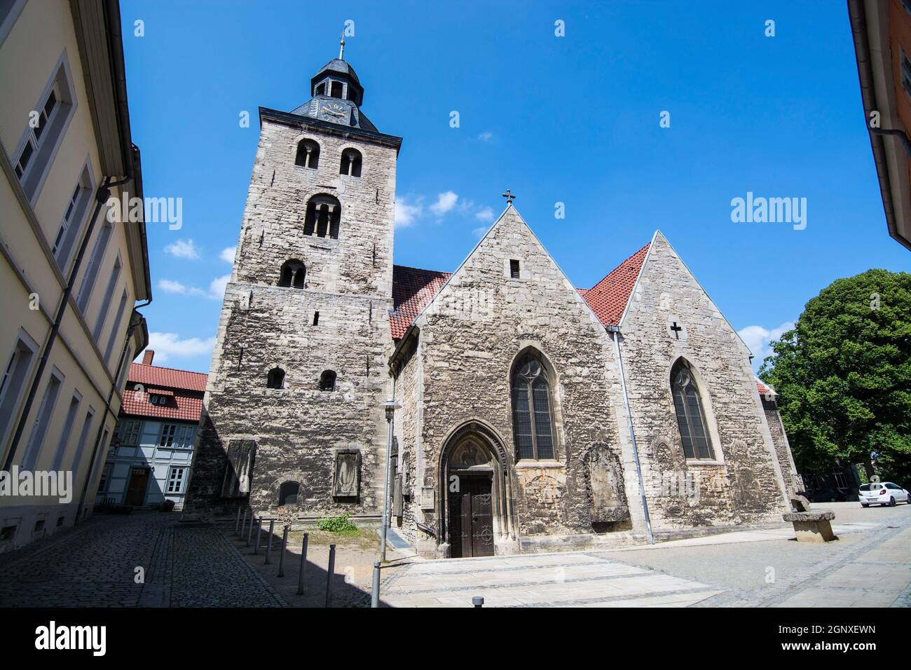 La chiesa cittadina di San Sebastiano e Paolo a Koenigslutter al Elm è stata fondata nel 12 ° secolo. Foto Stock