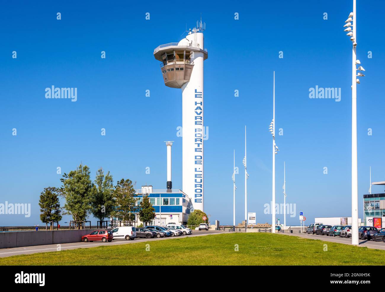 Torre di controllo e ufficio del comandante del porto nel porto di le Havre, Francia. Foto Stock