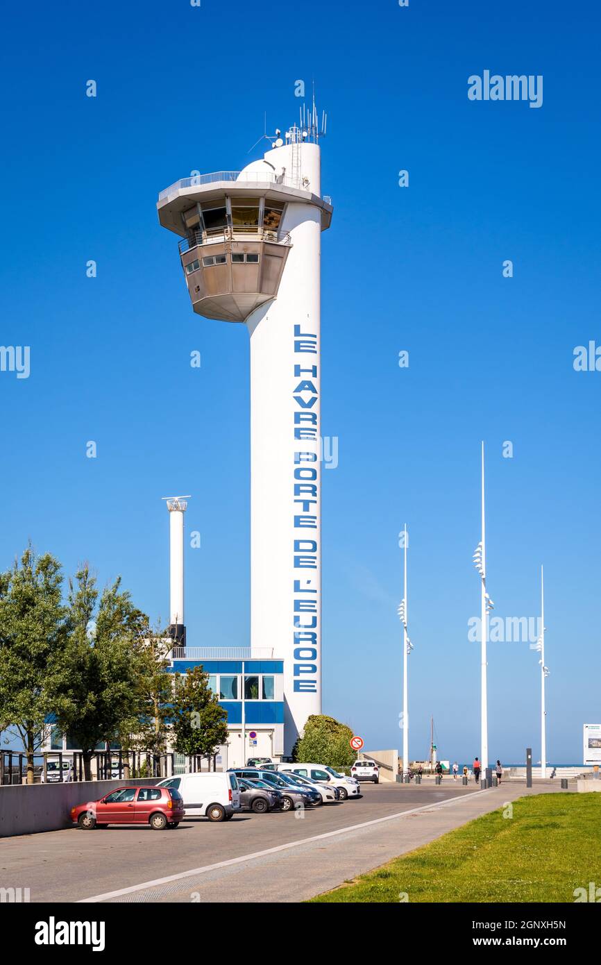 Torre di controllo e ufficio del comandante del porto nel porto di le Havre, Francia. Foto Stock