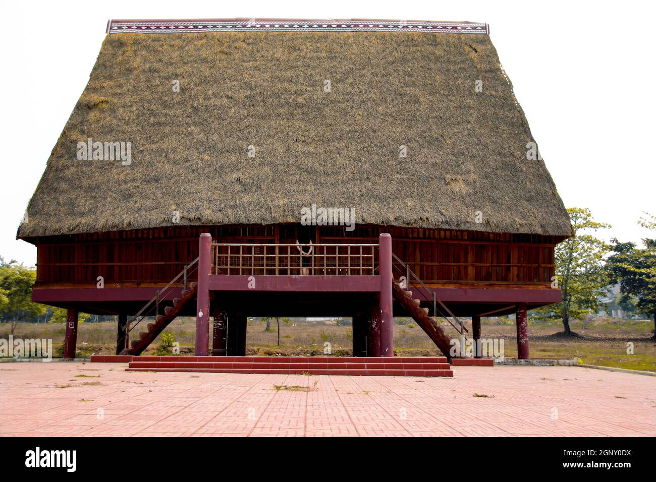 Una casa comune tradizionale a PLEIKU, Vietnam Foto Stock