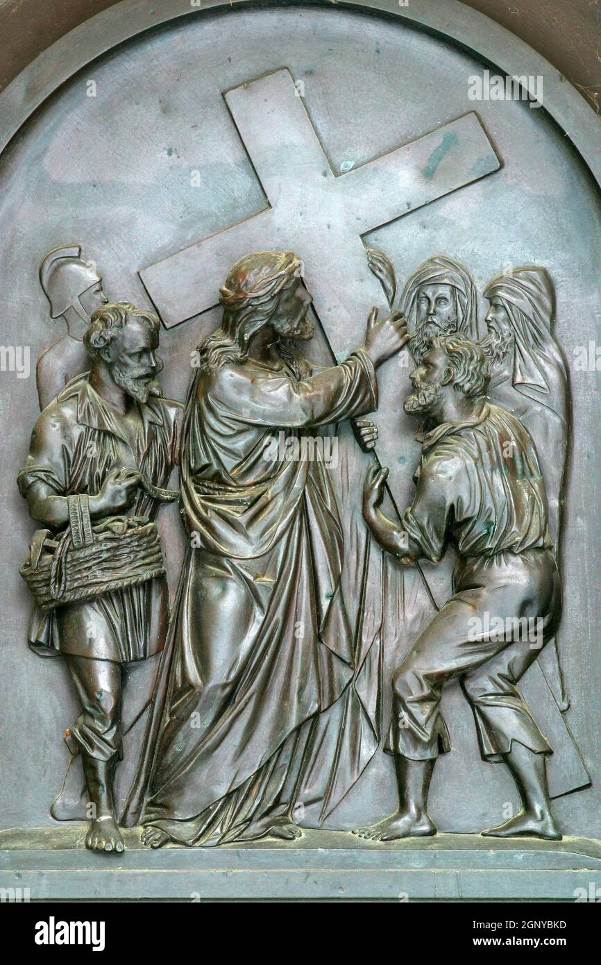2° stazioni della Croce, Gesù è dato la sua croce, Chiesa di San Francesco Saverio a Zagabria, Croazia Foto Stock