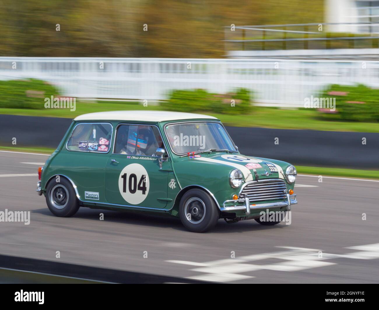 1964 Morris Mini Cooper S auto da corsa al Goodwood revival test day. Foto Stock