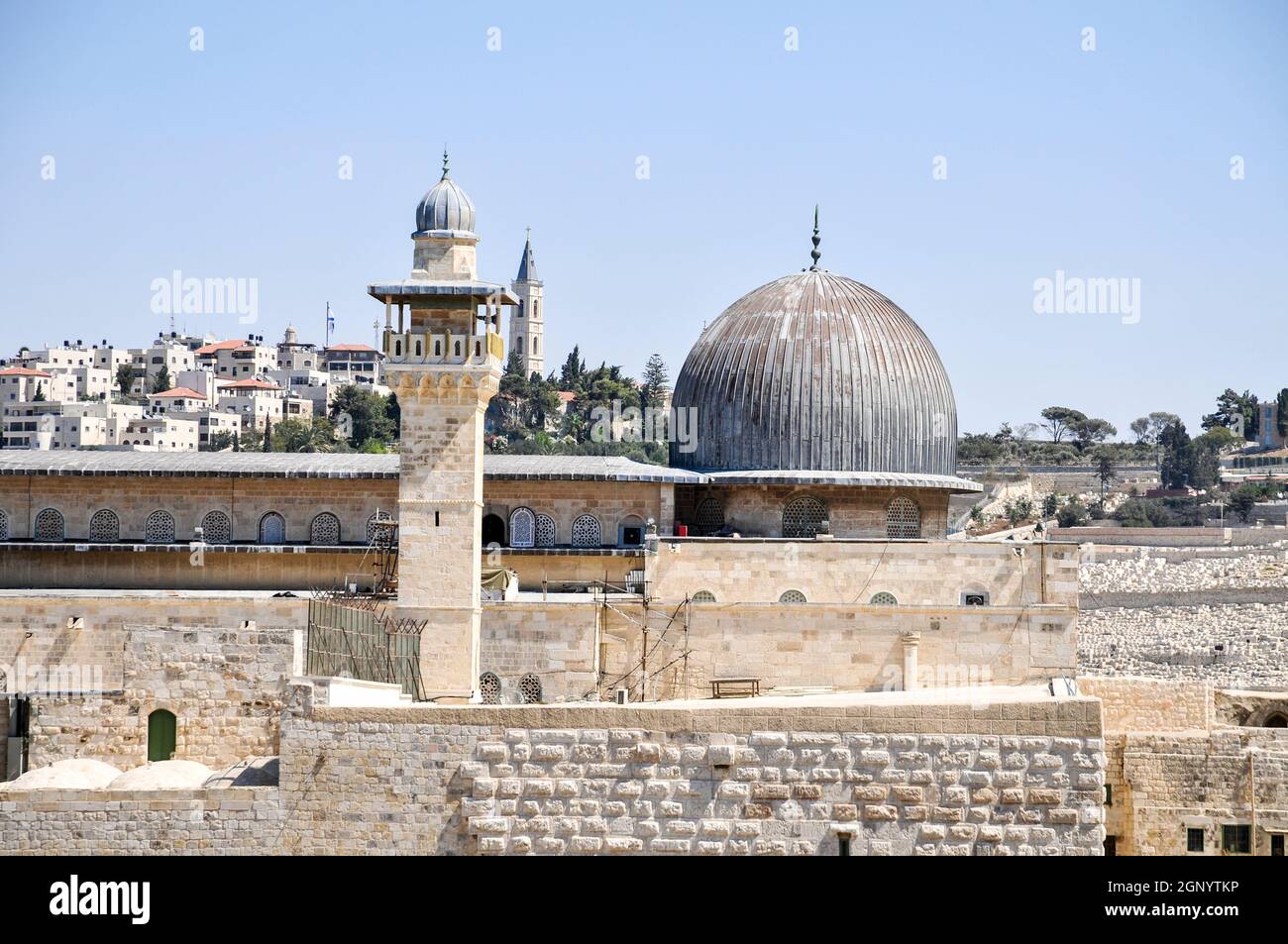Israele, Gerusalemme, Haram esh Sharif (Temple Mount) Vista del sud-ovest. Il minareto e la cupola della Moschea di Al-Aqsa Foto Stock