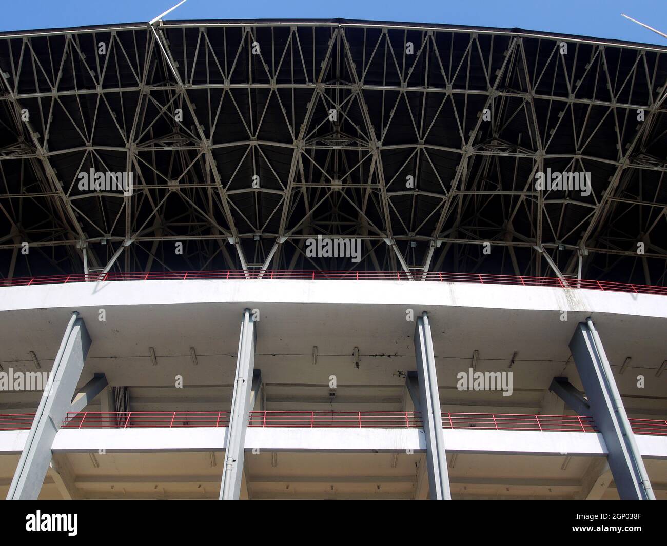 Vista sullo stadio principale di Gelora Bung Karno, Jakarta da un angolo. Foto Stock