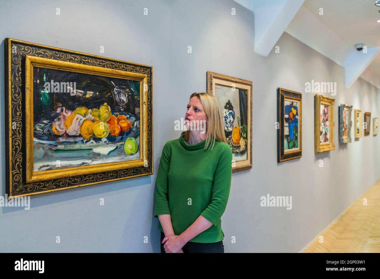 Londra, Regno Unito. 28 settembre 2021. Lo Scottish Colorist lavora presso la Scottish sale di Bonhams New Bond Street. La vendita si svolgerà giovedì 14 e venerdì 15 ottobre a Bonhams Edinburgh. Credit: Guy Bell/Alamy Live News Foto Stock