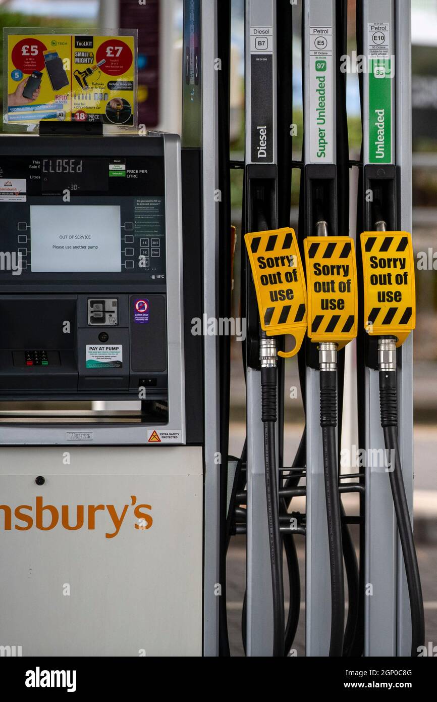 Un distributore di benzina di Sainsbury a Bath, Somerset, che ha esaurito il carburante mentre la crisi del carburante continua in tutto il Regno Unito. Foto Stock
