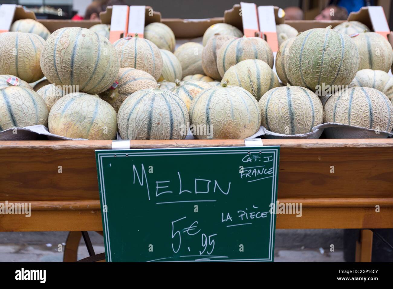 Frutta fresca la vendita a Parigi in Rue Mouffetard market Foto Stock