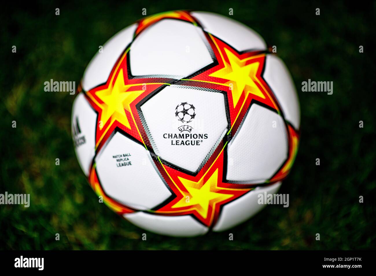 Primo piano di Adidas UEFA Champions League Football 21/22. Foto Stock