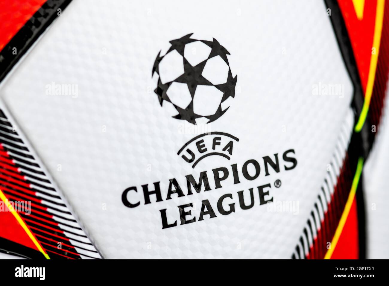 Primo piano di Adidas UEFA Champions League Football 21/22. Foto Stock
