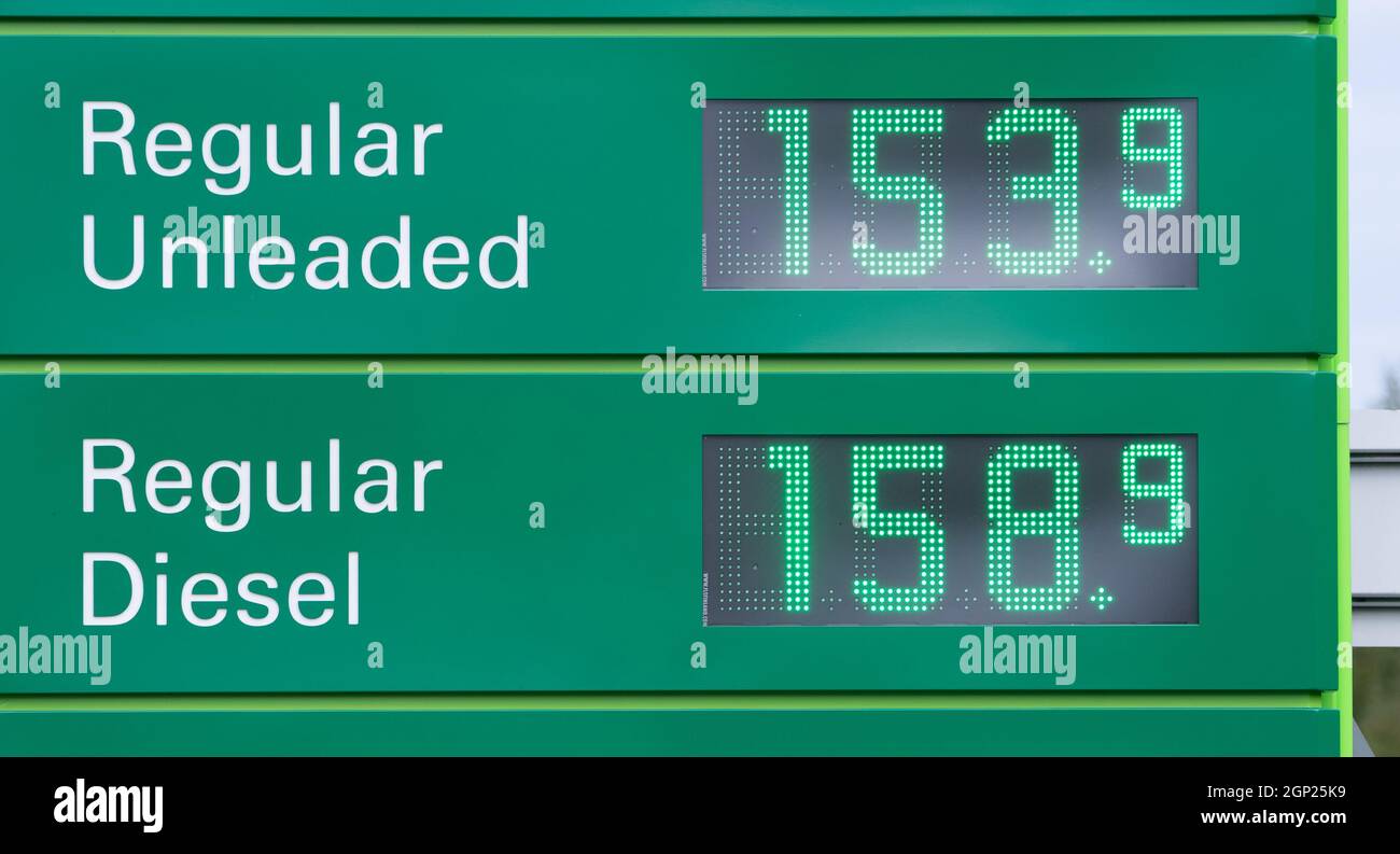 Prezzi del carburante presso una stazione di servizio BP a Wetherby Services vicino a Leeds. Data foto: Martedì 28 settembre 2021. Foto Stock