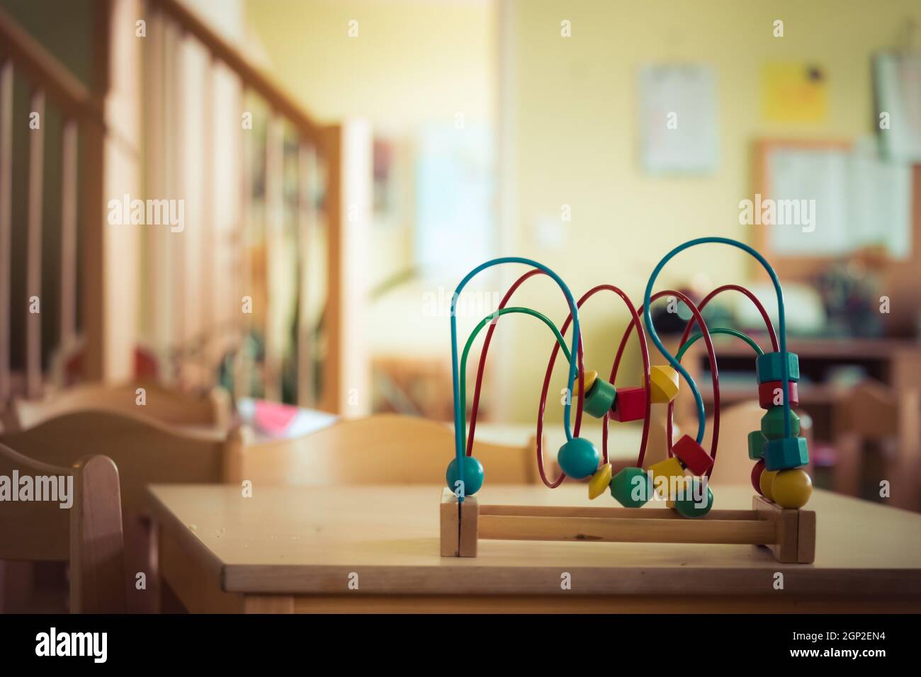 Primo piano di colorato giocattolo di legno per l'apprendimento e la socializzazione Foto Stock
