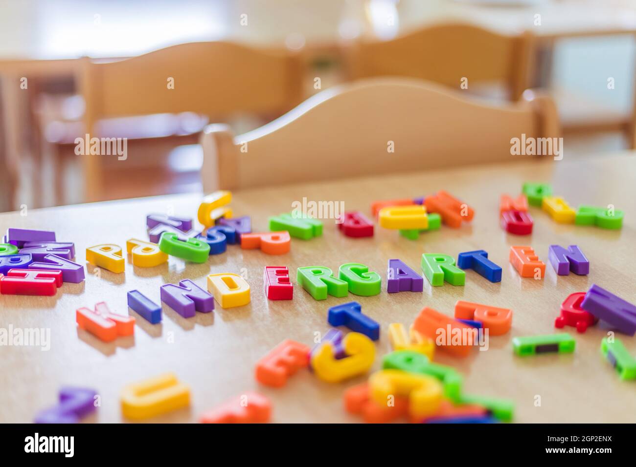 Lettere colorate con la parola "Kindergarten" Foto Stock