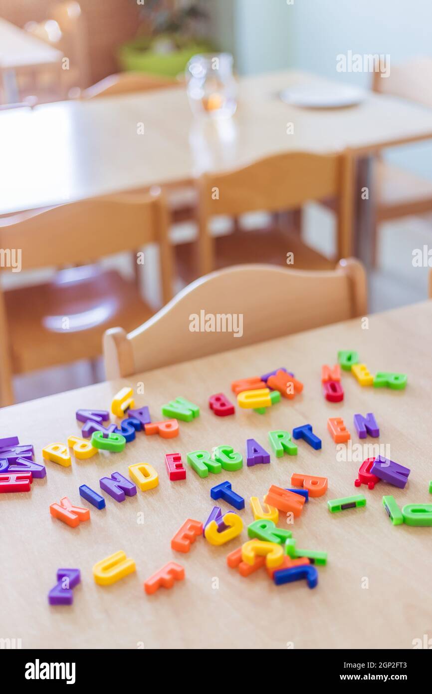 Lettere colorate con la parola "Kindergarten" Foto Stock
