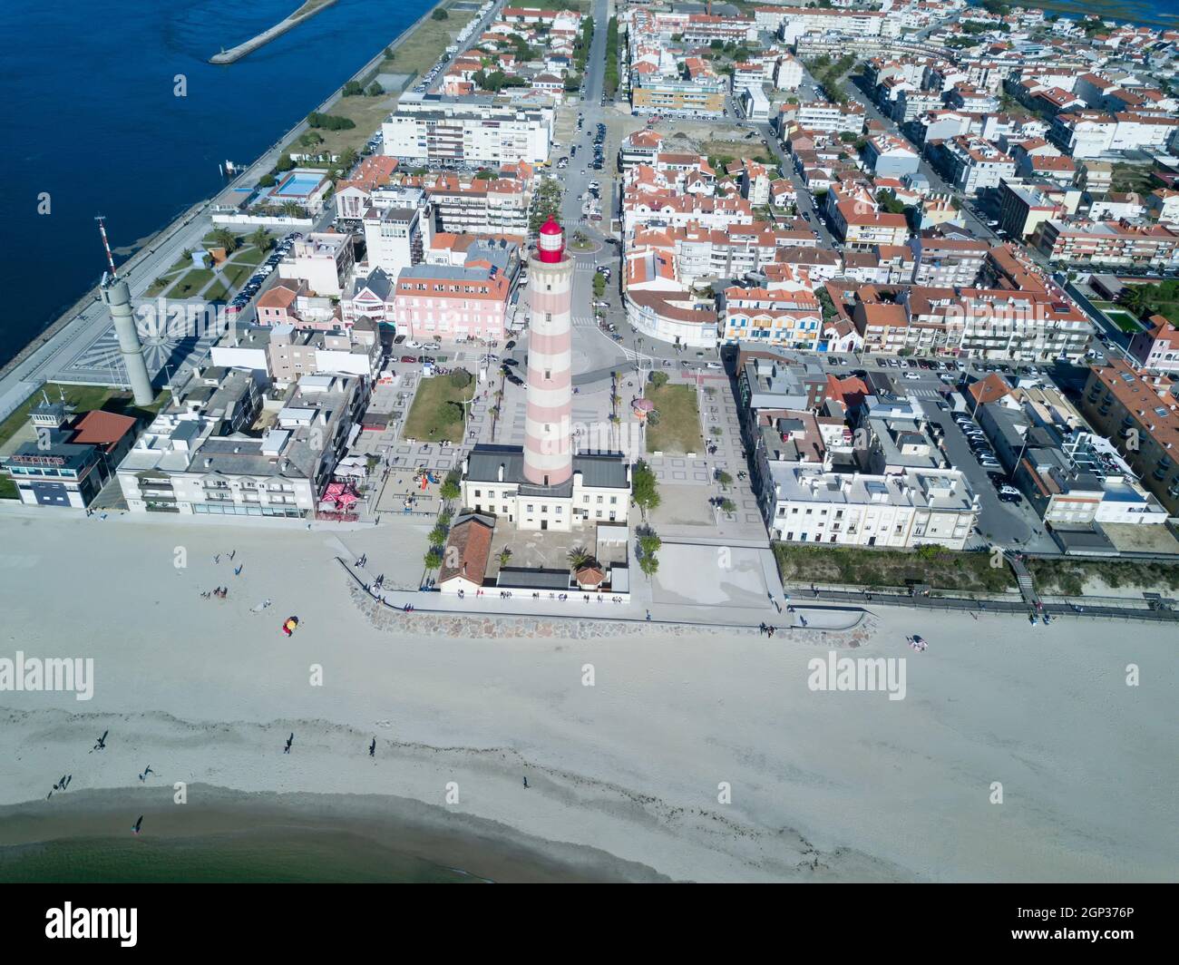 Drone vista della bellissima spiaggia portoghese di Barra - Aveiro Foto Stock