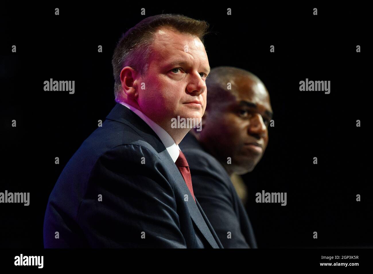 Brighton, Regno Unito. 28 settembre 2021. Nick Thomas-Symonds, Shadow Home Secretary, e Shadow Lord, cancelliere David Lammy, durante la Conferenza del Partito Laburista del 2021 a Brighton. Data foto: Martedì 28 settembre 2021. Il credito fotografico dovrebbe essere: Matt Crossick/Empics/Alamy Live News Foto Stock